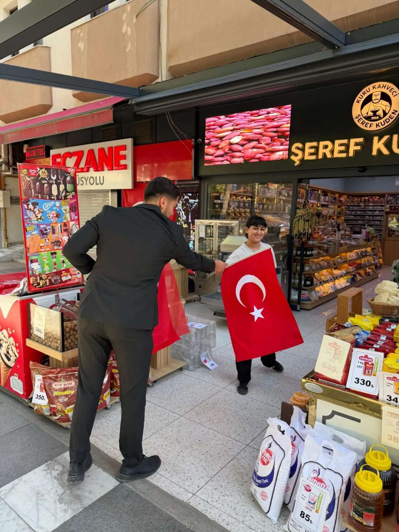 Muğla Ülkü Ocakları’ndan 30 Ağustos’ta Vatandaşlara Türk Bayrağı 1